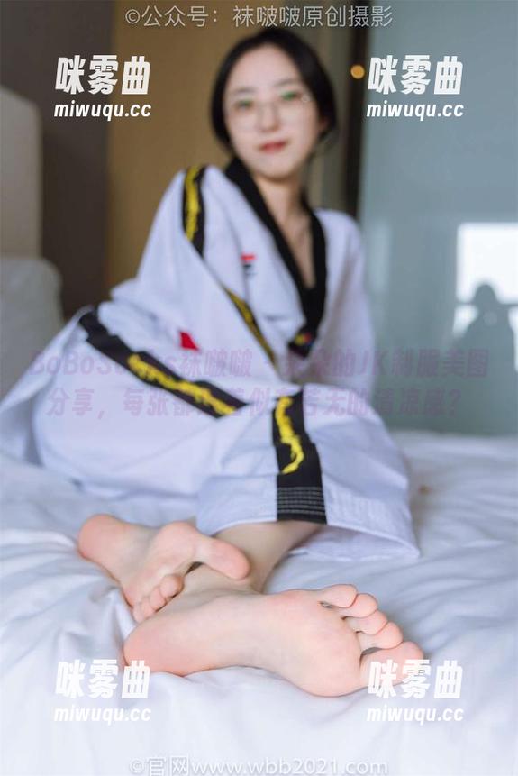 BoBoSocks袜啵啵 - 朵朵的JK制服美图分享，每张都透着似有若无的清凉感？-咪雾曲