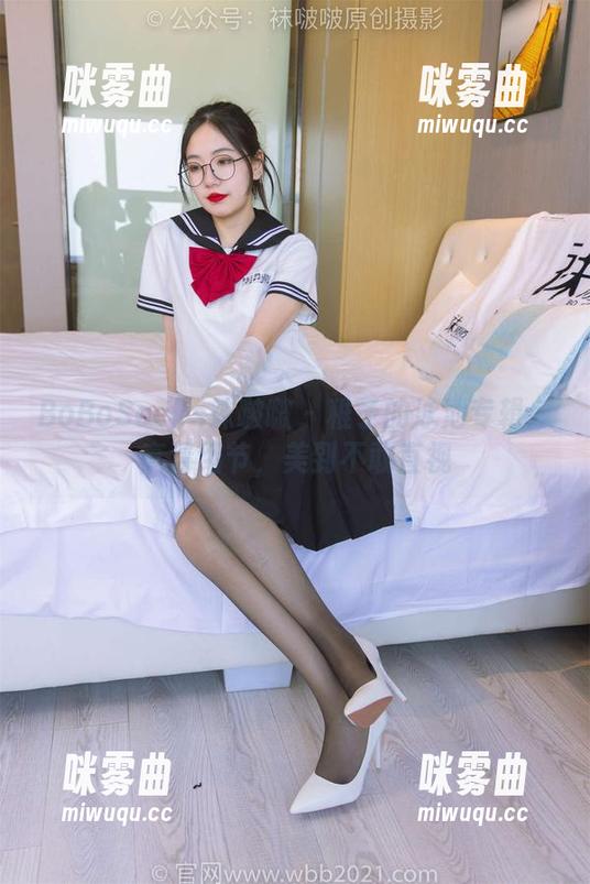 BoBoSocks袜啵啵 - 稚予的泳池专辑：高清细节，美到不敢直视-咪雾曲
