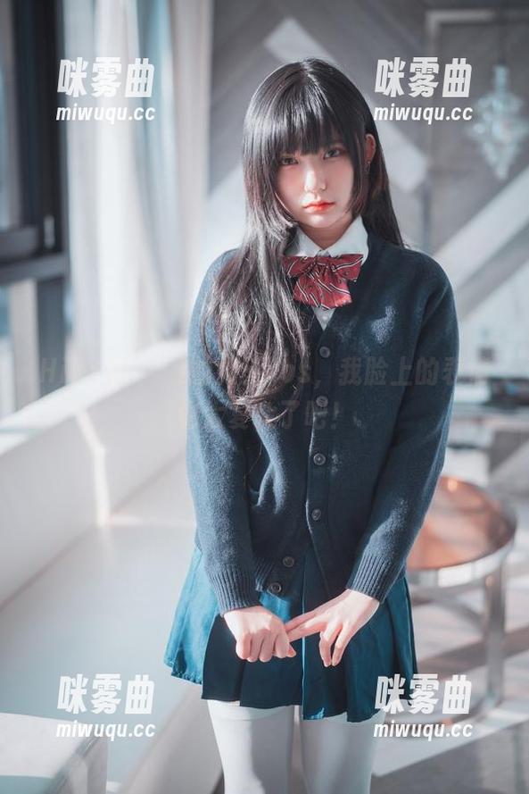 Hizzy(히지)的女王cos，我脸上的表情也太复杂了吧！-咪雾曲