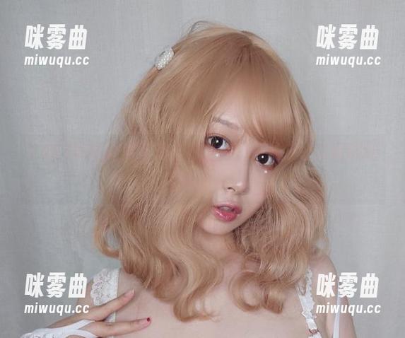 PAKI草莓酱的私房自拍图包，真是个让人迷糊的选择。-咪雾曲