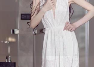 TouTiao头条女神 - 杨漫妮baby的少女与猫，大概是无意间抓住了那个傍晚的色彩，太美了。