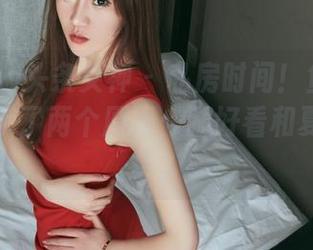 TouTiao头条女神 - 私房时间！鱼宝宝给我们展示了两个原因：腿好看和夏天的气息。