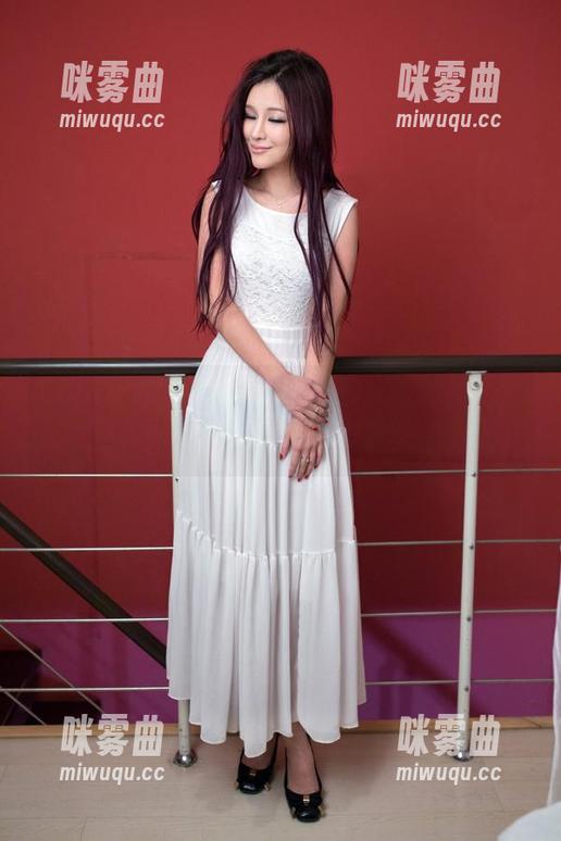 TuiGirl推女郎 - 赵惟依的全套体操服，一秒入戏，原图里似乎有逆天魔力。-咪雾曲