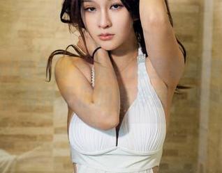 TuiGirl推女郎 - 从图库里看赵惟依的白色，有种无形的高冷感，哈哈...
