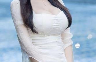 Xiuren秀人网 - 从不经意到让人想多：MOON嘉依的办公室全集
