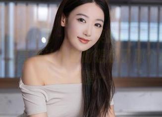 Xiuren秀人网 - 吃白菜的vi菜菜的最新图片，油亮得让人顿时想起了那个小时候的泡泡糖…。