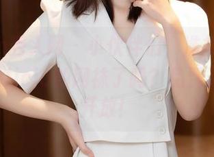 Xiuren秀人网 - 小伙伴们，准备好体验周美美alicia的网袜了吗？免费资源限时开放！