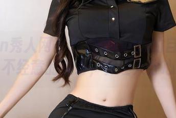 Xiuren秀人网 - 在涵涵Luna的自拍写真中，不经意的美好，真让人分心了！