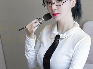 Xiuren秀人网 - 偷偷观看雯大王susie的户外合集，谁能抗拒她的野性魅力