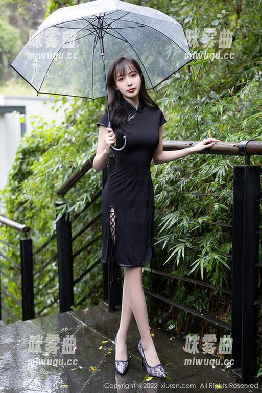Xiuren秀人网 - 最近的写真集是黄可Christine的御姐风，感叹这气质，真想问问她是怎么练出来的！-咪雾曲