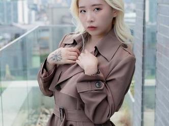 精选白色写真，Yuna(윤아)和她的纤细身姿真耐看
