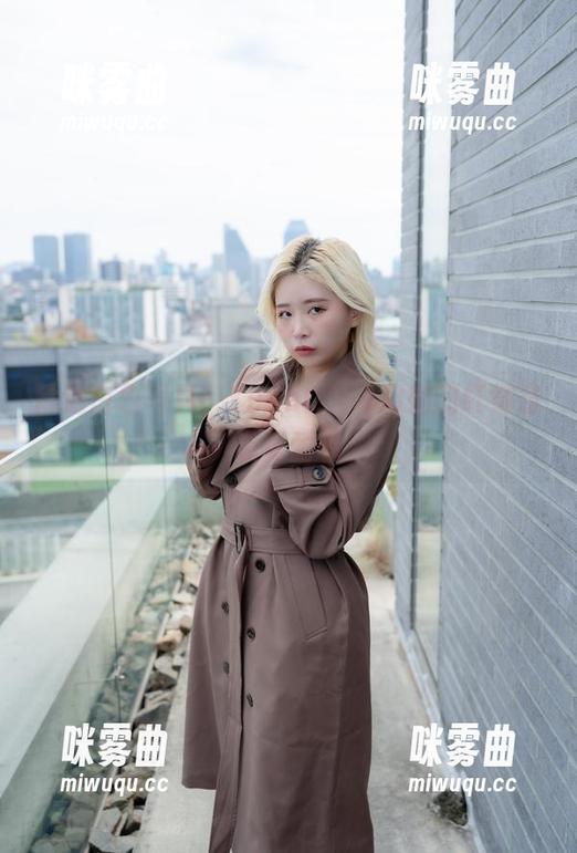 精选白色写真，Yuna(윤아)和她的纤细身姿真耐看-咪雾曲