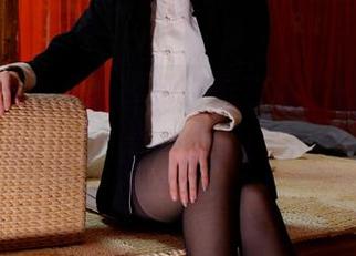 pans - 跟上诗诗的短裙写真，前方高能，低调撩人！
