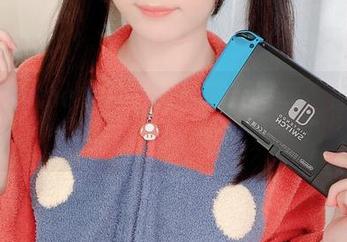 下载shimo霜月的艾米莉亚写真，脑海里全是她的身影。