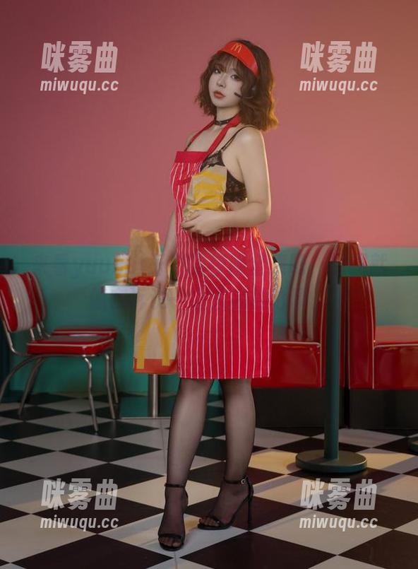 来看yuuhui玉汇的校服全集吧，原图就像在诉说一段未完的心事。-咪雾曲