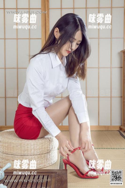 丽柜 - 新生代壁纸达人：柒柒的粉色写真-咪雾曲