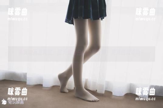兔玩映画发糖啦：阴天里的白丝壁纸合集，淡淡的妩媚噢～-咪雾曲