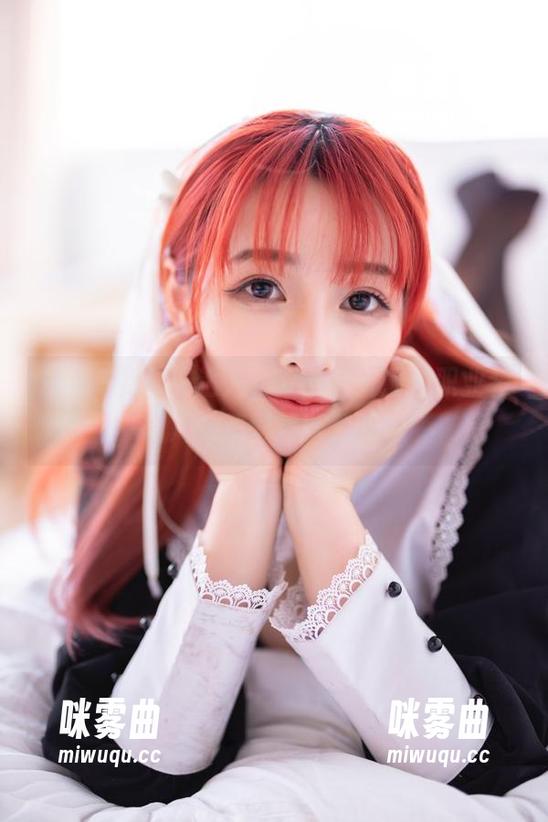 从菜鸟到职场达人，叉子宝宝最新职业装图片，精彩难以预测！-咪雾曲