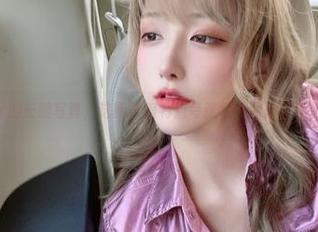啾小妍Deer的长腿写真，这腿长得有点夸张啊～图册在手，心情满分！