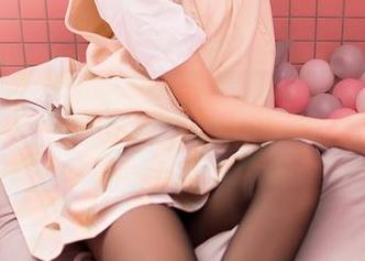 嗲囡囡 - 红裙的图包，伊蓓Eva为何总像漫步云端的女神？