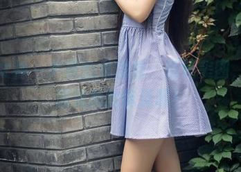 头条女神 - 尹菲的私房秀：清纯美图，有些漂流瓶的味道呢！