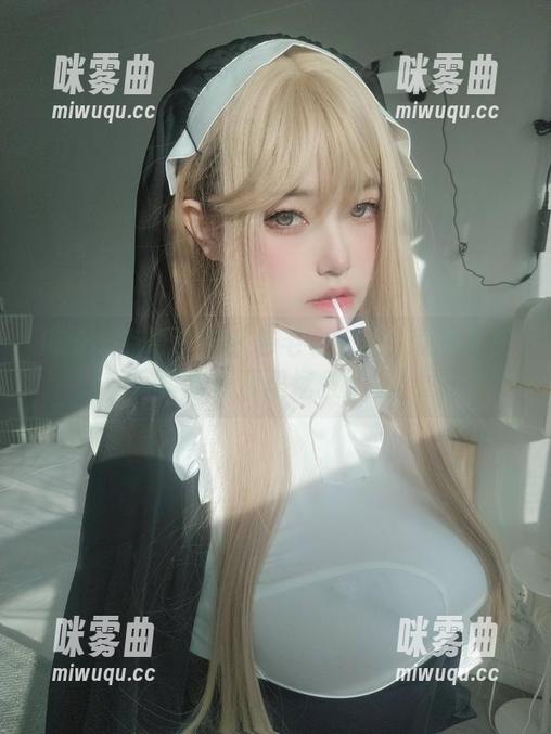 谁说只有哥们穿红色毛衣好看？女主K在写真集资源里拯救了我！-咪雾曲
