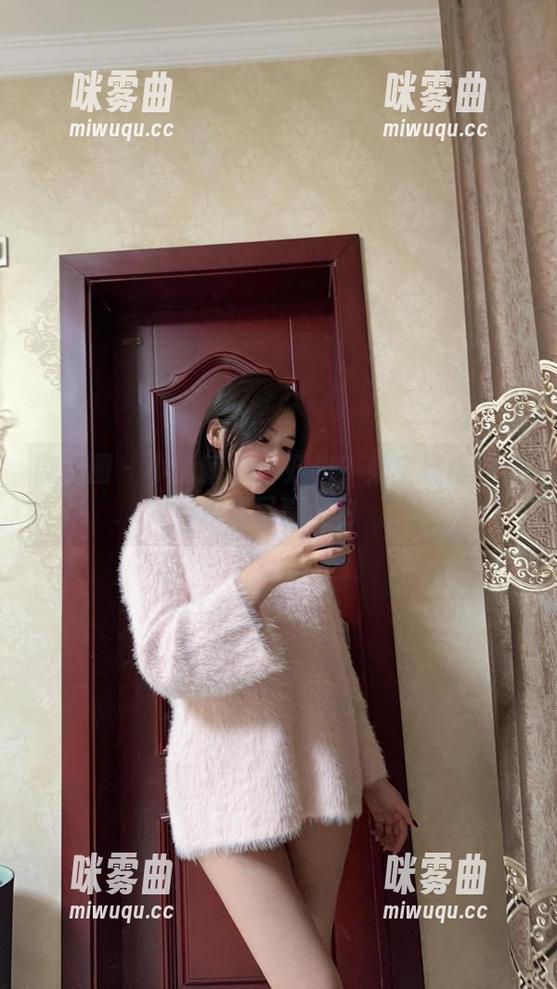 微密圈 - 小清新or小妖艳？奶宝妹纸的很玫瑰写真图包-咪雾曲
