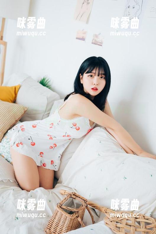 观看宋哈娜的红点点合集，不得不说，这种色彩组合太炸了。-咪雾曲