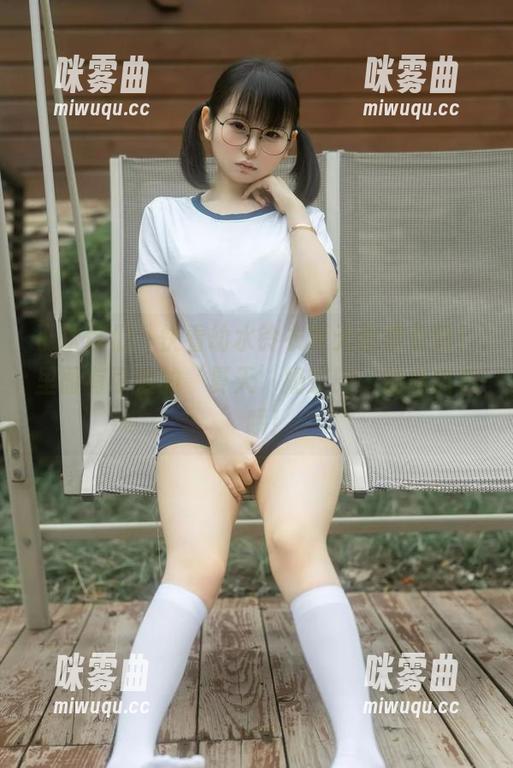 小伙伴们，快看幼水铃衣夏天图集更新！里面有可爱的‘夏天’奶茶的‘情感纠葛’哦！-咪雾曲