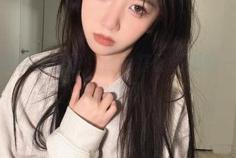 果咩酱最新原图，食色搭配得那叫一个让人想多了。