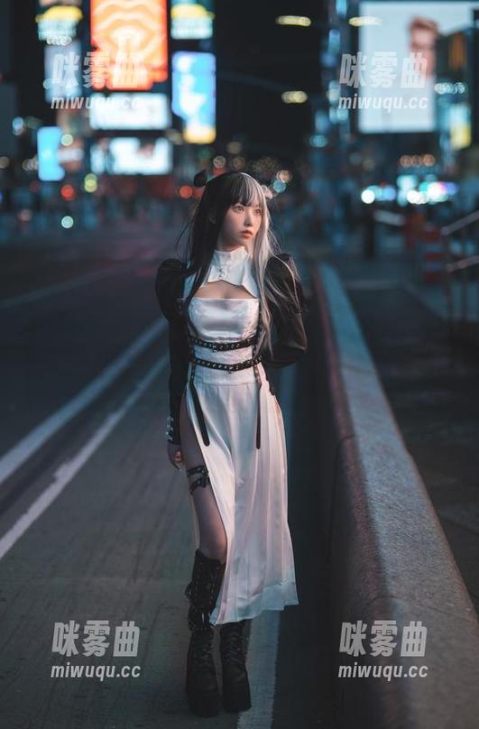 果咩酱w的私拍完美诠释了牛仔裤的“自由”，资源我就不说了。-咪雾曲
