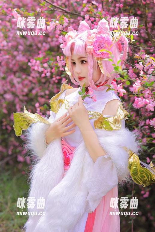 突然觉得桃暖酱的最新护士写真，能不能再加点糖？-咪雾曲
