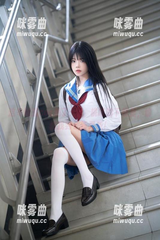 这冬制服cos绝了：从桜桃喵的下载里，偷偷找到了新灵感！-咪雾曲