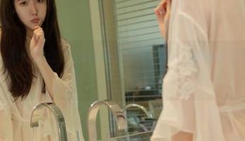 模范学院 - 甜筒晓彤又在更新泳装写真集，我的沙滩梦里的女神！