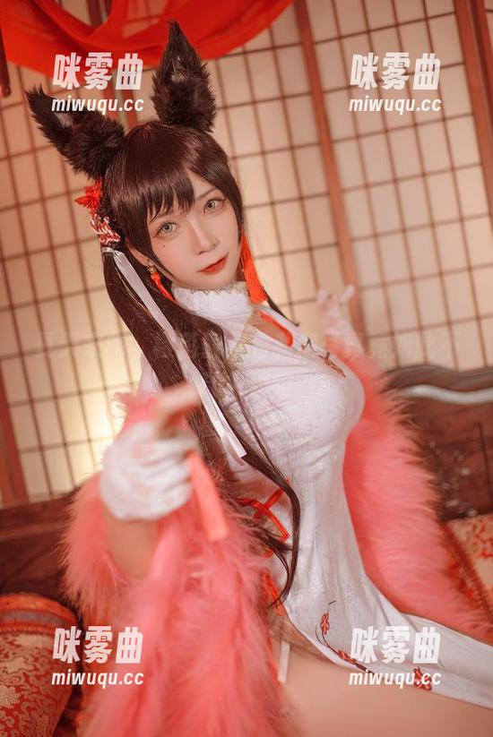 夏天来临，樱落酱w的私房写真竟如此不让人淡定-咪雾曲