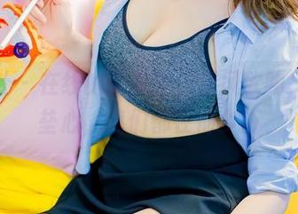 波萝社 - 在线的夏美酱：海风欲吻，沙粒垒心，我们都在他乡。