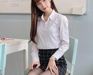 泥泥汝的圣诞A私拍合集，看完我就想去买一堆假圣诞树