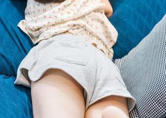 看神沢永莉cosckt前开卫衣，高能预警，黑丝搭配牛仔裤，内心小剧场一波波！