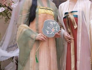 秀人网 - 图片里，丹妮Danny的礼服让我明白，优雅可不是随便撒撒那种。