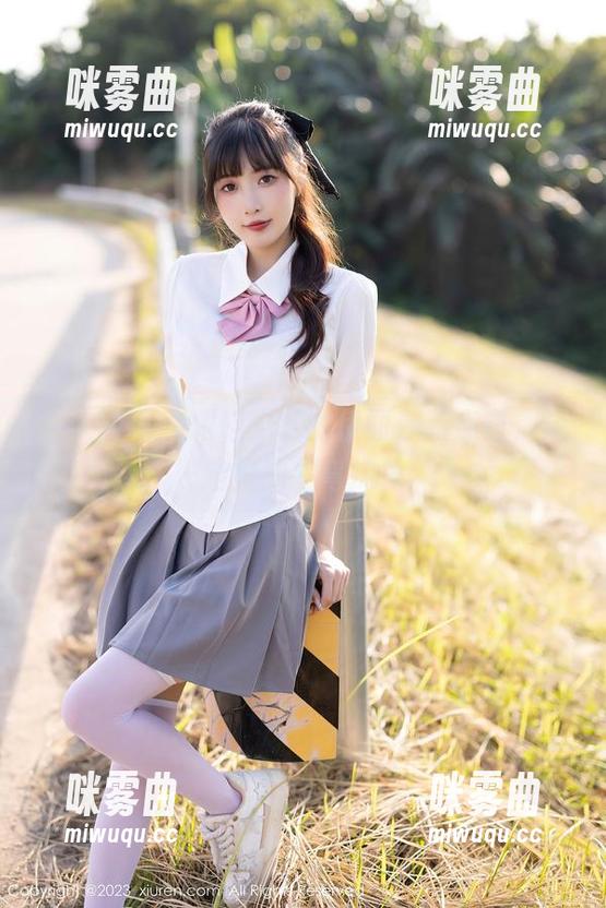 秀人网 - 高跟鞋之下的伊丽莎有点白，精选里的拐弯抹角-咪雾曲
