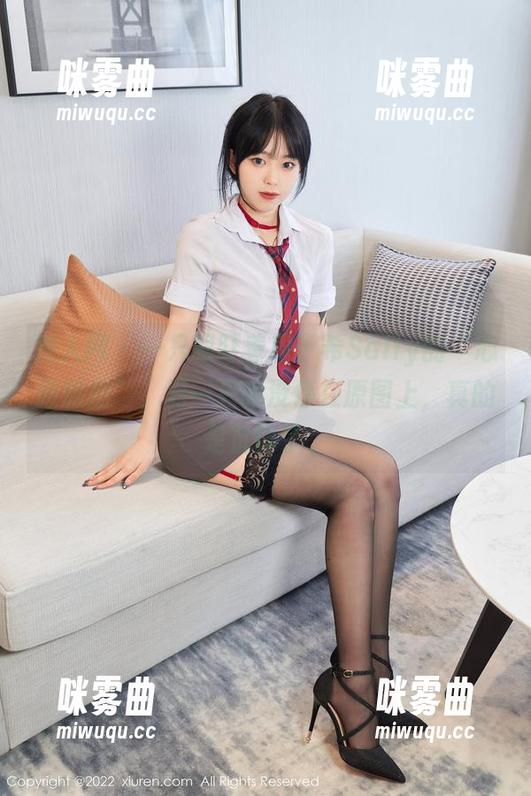 秀人网 - 一只眼盯着周于希Sally的“心愿旅拍”，另一只眼没停在原图上，真的是沉醉了。-咪雾曲