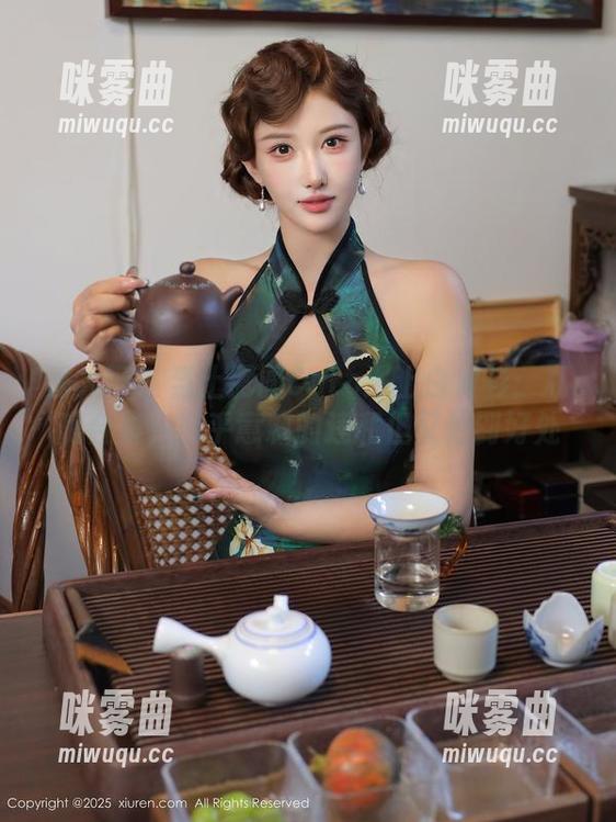 秀人网 - 当土肥圆Caro遇上白衬衫：私房合集，出乎意料的违和但又恰到好处-咪雾曲