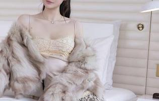 秀人网 - 糖果儿的网袜定制写真，轻轻一撩，心思都乱了