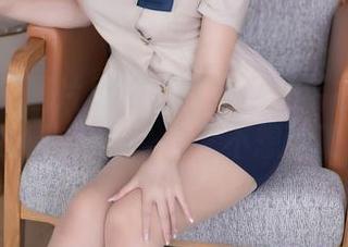 秀人网 - 图片里的蓝夏和她的毛衣：好像在说些什么，但又不想太明了