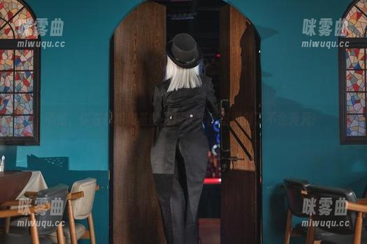 不怕，你在秋和柯基的死库水套图里滑倒了不会淹死！-咪雾曲
