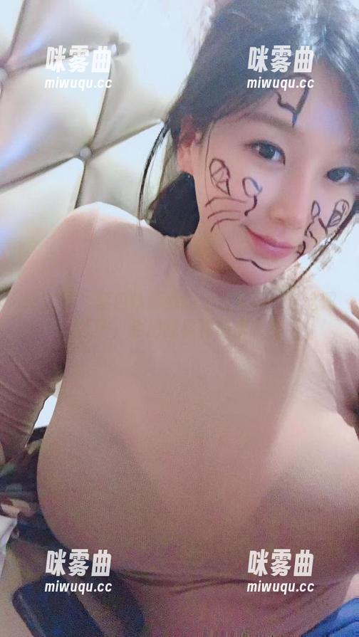 微密圈 - 紫色哒豚豚的运动写真：穿这双鞋子，会把我累到瘫痪吧？-咪雾曲