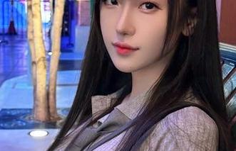 啧，这张照片里，阿尔托莉雅的气场，从腐团儿Ikaros那儿透出来，真带劲儿。