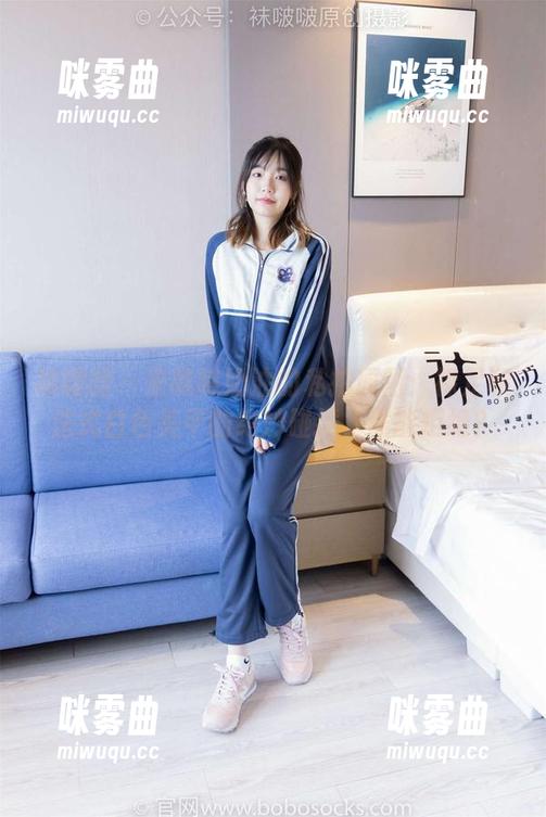 袜啵啵 - 来瞧瞧奶油的私拍原图：裸足和法式白色美甲的绝妙碰撞，谁能拒绝？-咪雾曲