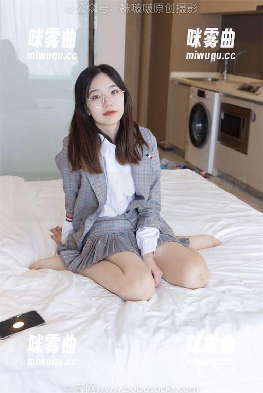 袜啵啵 - 瑶瑶白棉袜：从此，高定义格调袜子引领！-咪雾曲