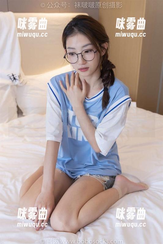 袜啵啵 - 最新写真集：看稚予如何把黑色小腿袜穿得如此日常又骚气！-咪雾曲